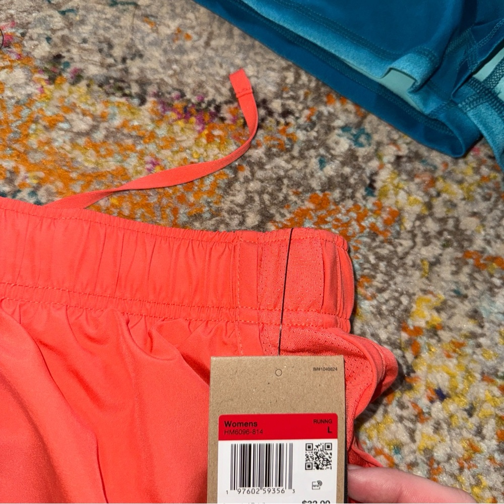 Nike Women’s NEW Small shorts & Nike pro bundle - Picture 4 of 7